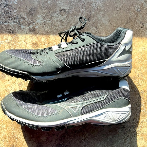 Mizuno softball/baseball turf shoes - Picture 2 of 5